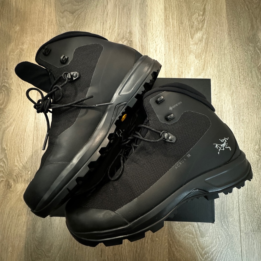Arc'teryx Black Men's Hiking Boots